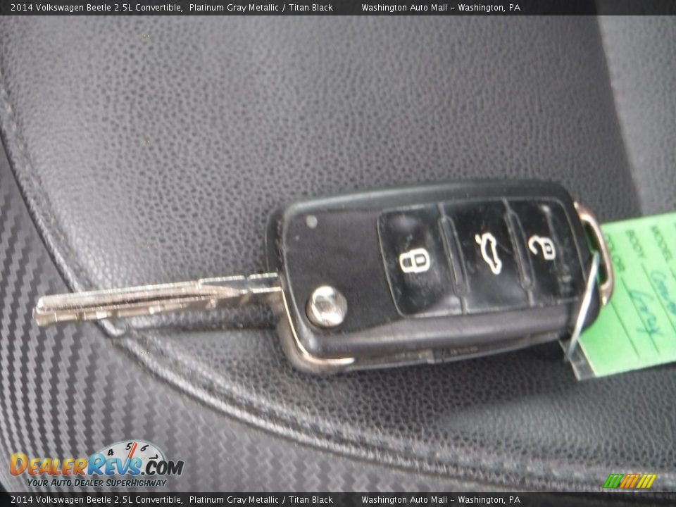 2014 Volkswagen Beetle 2.5L Convertible Platinum Gray Metallic / Titan Black Photo #25