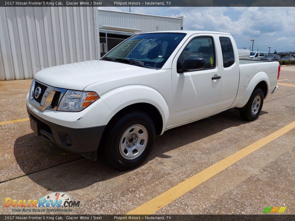 Front 3/4 View of 2017 Nissan Frontier S King Cab Photo #3
