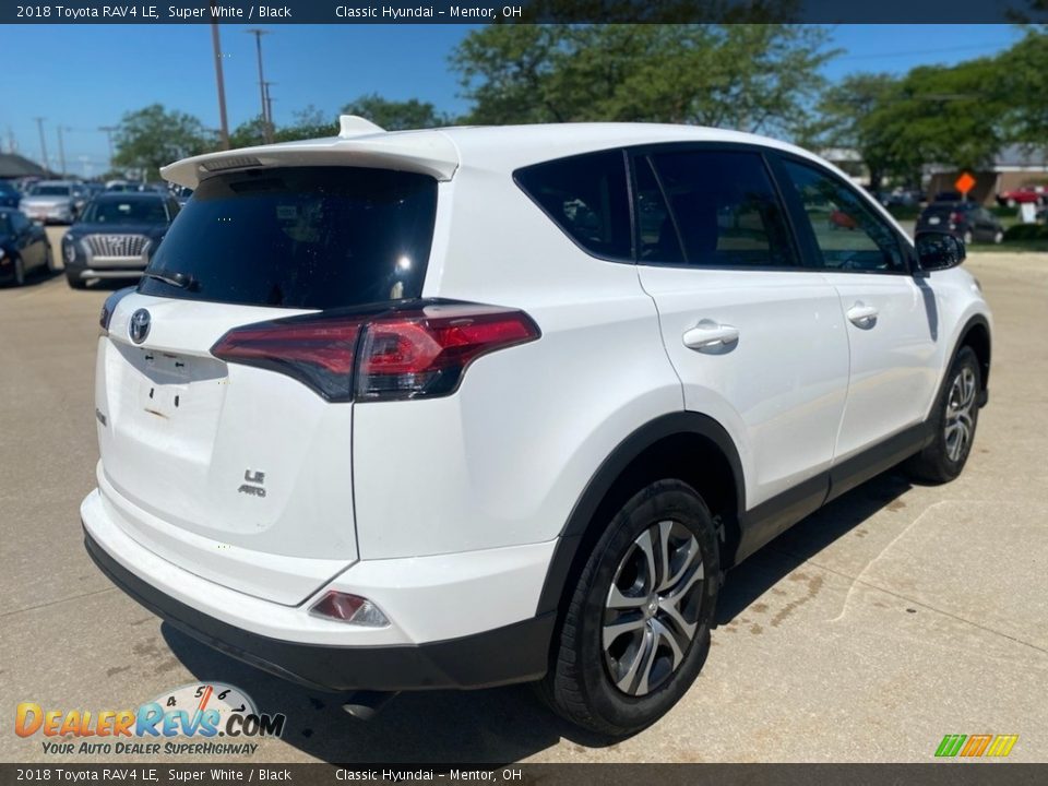 2018 Toyota RAV4 LE Super White / Black Photo #2