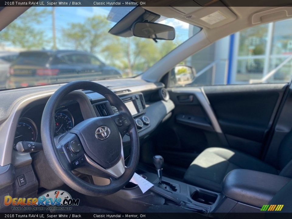 2018 Toyota RAV4 LE Super White / Black Photo #3