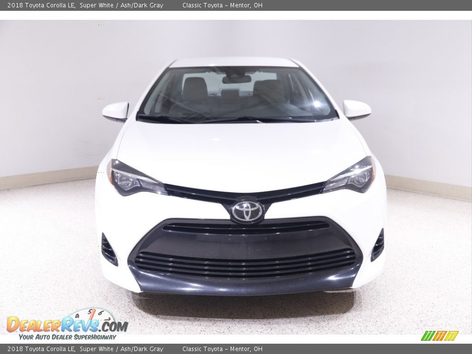 2018 Toyota Corolla LE Super White / Ash/Dark Gray Photo #2
