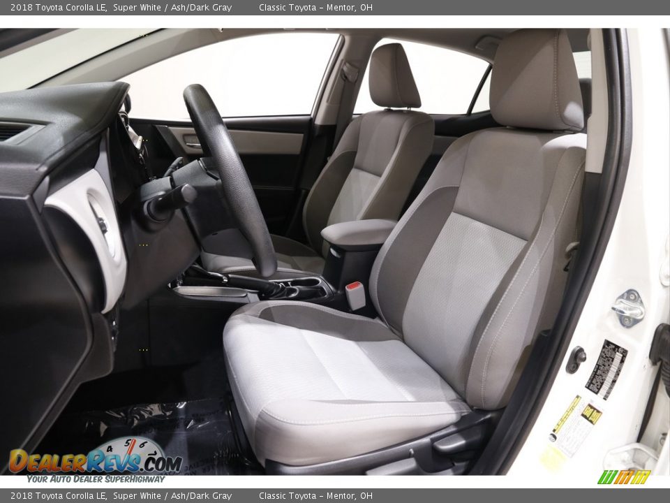 2018 Toyota Corolla LE Super White / Ash/Dark Gray Photo #5