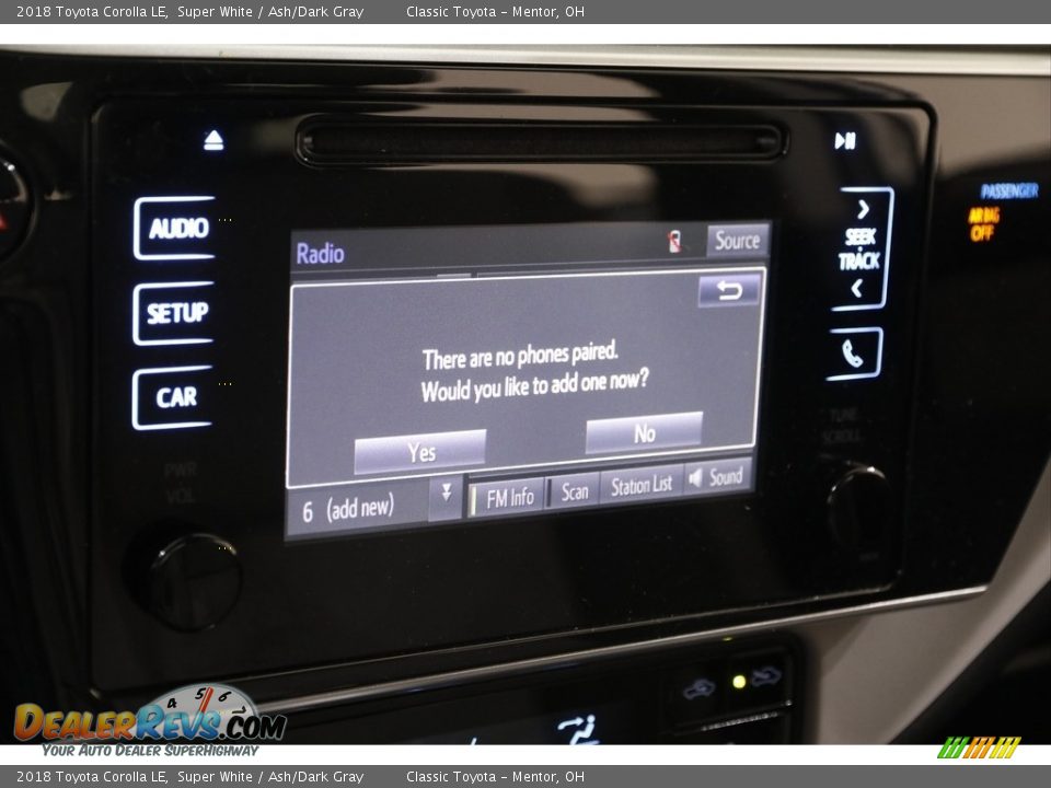 2018 Toyota Corolla LE Super White / Ash/Dark Gray Photo #10