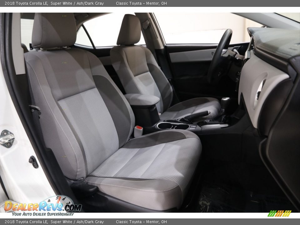 2018 Toyota Corolla LE Super White / Ash/Dark Gray Photo #12