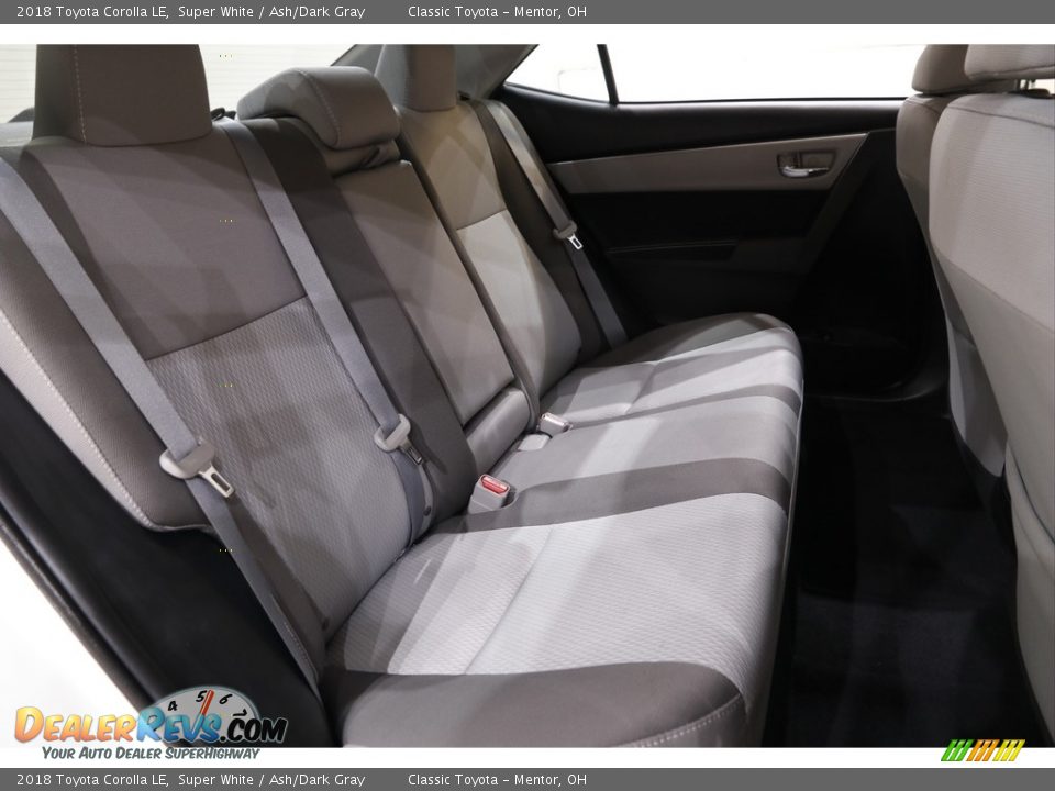 2018 Toyota Corolla LE Super White / Ash/Dark Gray Photo #13