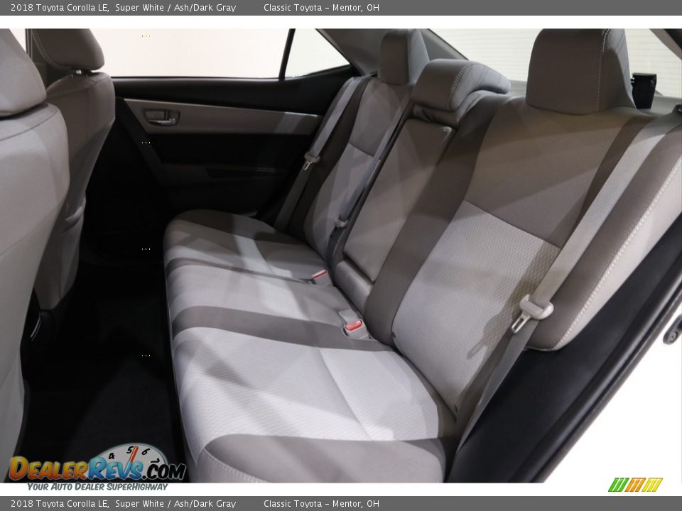 2018 Toyota Corolla LE Super White / Ash/Dark Gray Photo #14