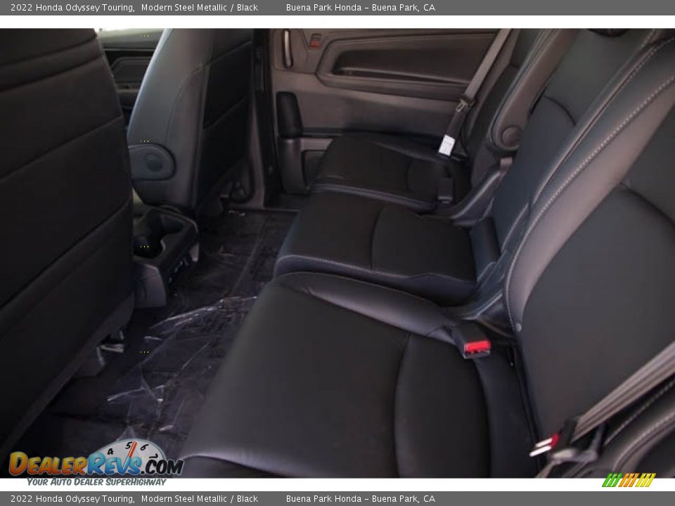 2022 Honda Odyssey Touring Modern Steel Metallic / Black Photo #16