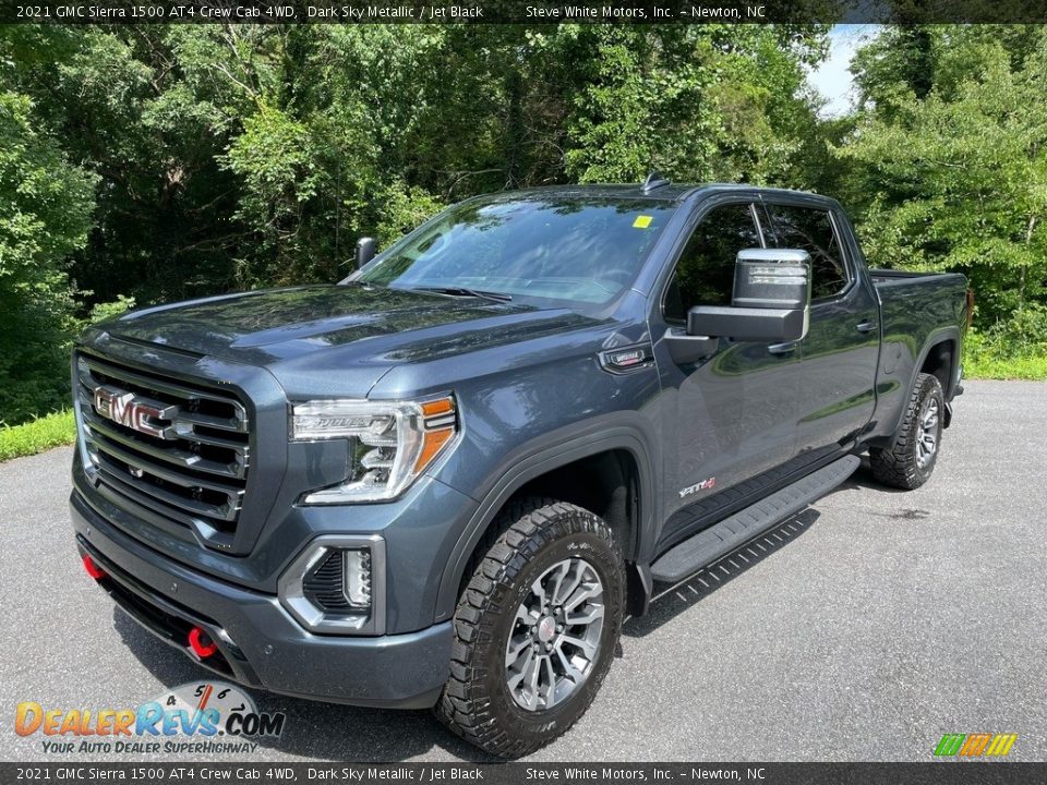 Front 3/4 View of 2021 GMC Sierra 1500 AT4 Crew Cab 4WD Photo #4