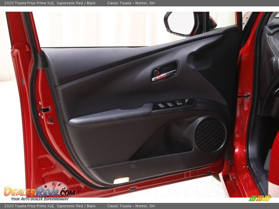 Door Panel of 2020 Toyota Prius Prime XLE Photo #4