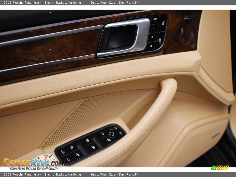 Door Panel of 2018 Porsche Panamera 4 Photo #23