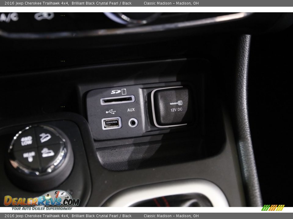 2016 Jeep Cherokee Trailhawk 4x4 Brilliant Black Crystal Pearl / Black Photo #15