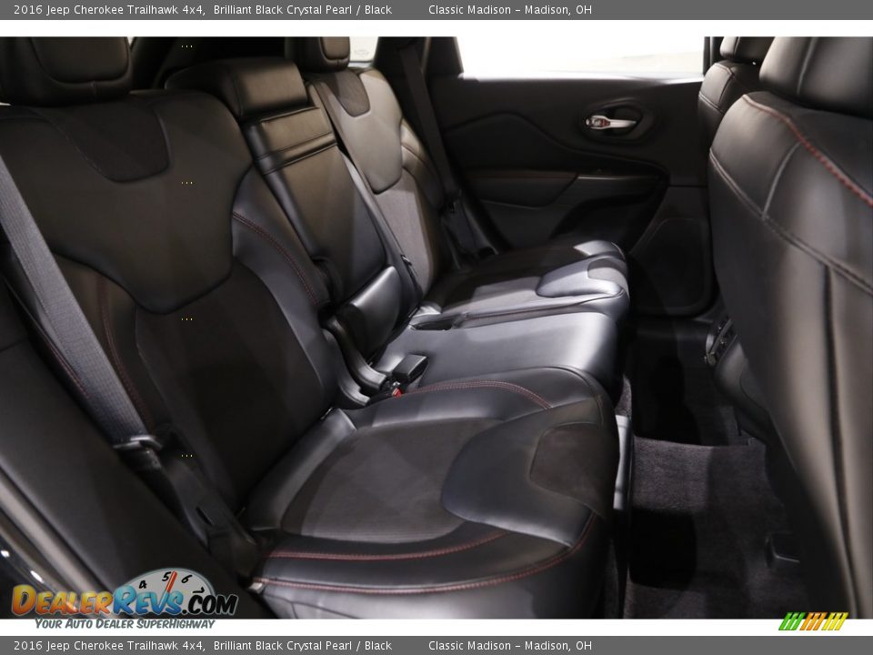 2016 Jeep Cherokee Trailhawk 4x4 Brilliant Black Crystal Pearl / Black Photo #17