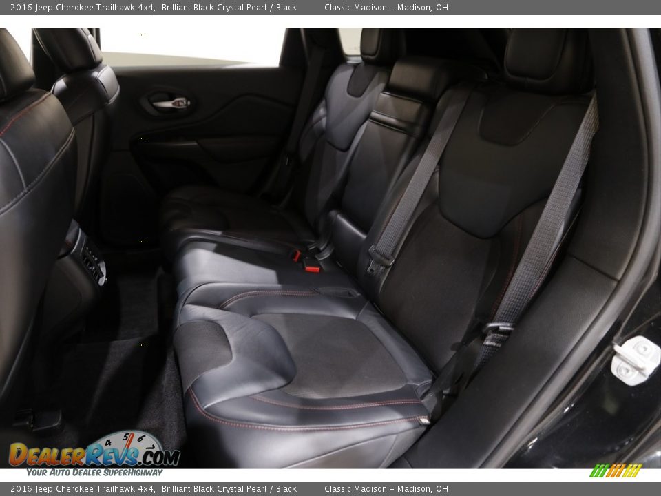 2016 Jeep Cherokee Trailhawk 4x4 Brilliant Black Crystal Pearl / Black Photo #18