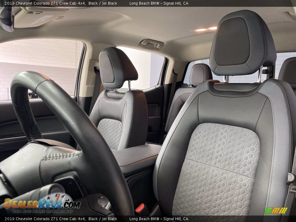 Front Seat of 2019 Chevrolet Colorado Z71 Crew Cab 4x4 Photo #17