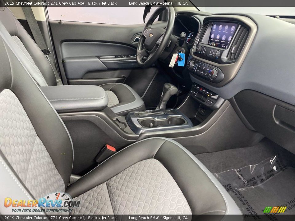 Front Seat of 2019 Chevrolet Colorado Z71 Crew Cab 4x4 Photo #30