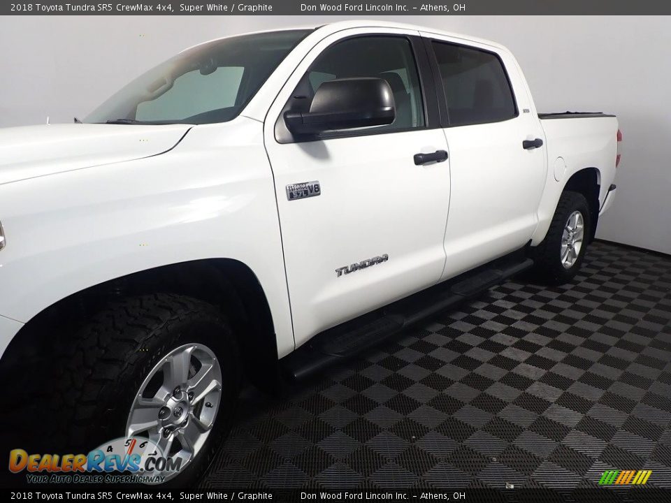 2018 Toyota Tundra SR5 CrewMax 4x4 Super White / Graphite Photo #10