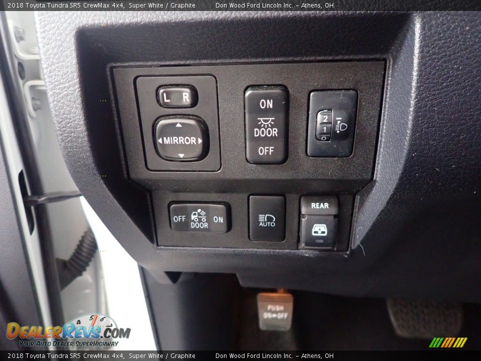 2018 Toyota Tundra SR5 CrewMax 4x4 Super White / Graphite Photo #30
