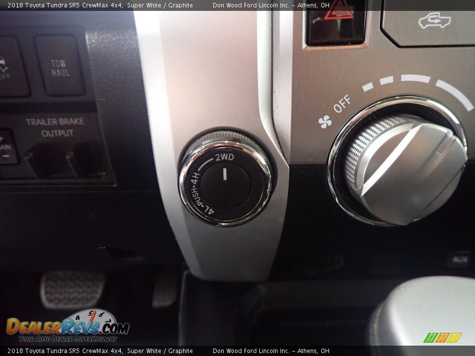 2018 Toyota Tundra SR5 CrewMax 4x4 Super White / Graphite Photo #32