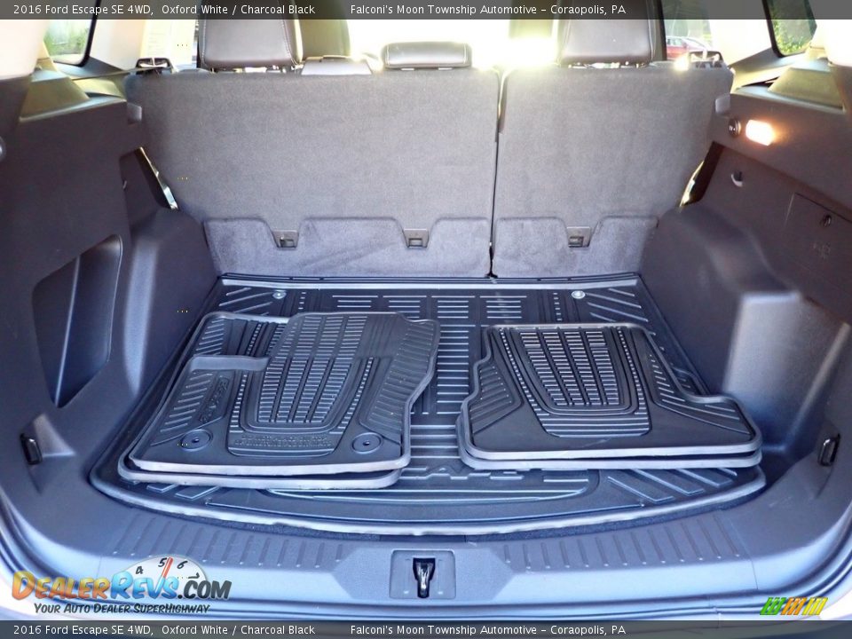 2016 Ford Escape SE 4WD Oxford White / Charcoal Black Photo #4