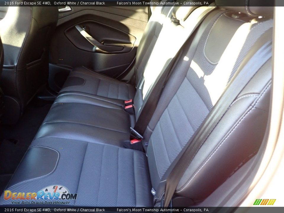 2016 Ford Escape SE 4WD Oxford White / Charcoal Black Photo #18
