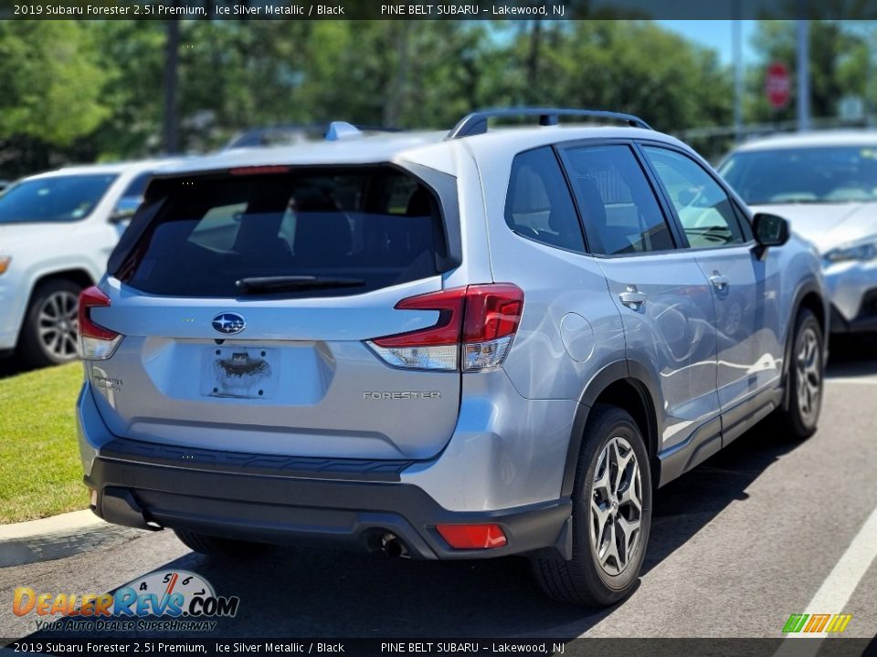 2019 Subaru Forester 2.5i Premium Ice Silver Metallic / Black Photo #2