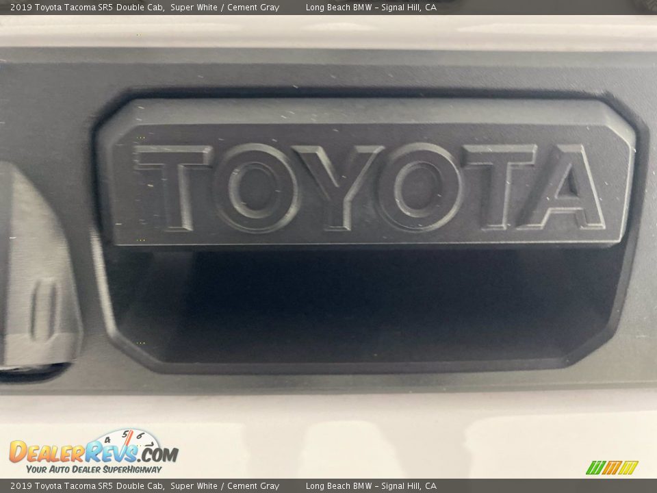 2019 Toyota Tacoma SR5 Double Cab Super White / Cement Gray Photo #10