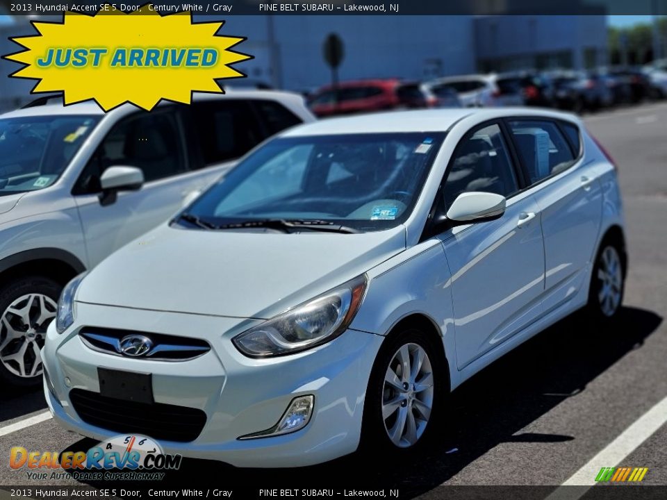 2013 Hyundai Accent SE 5 Door Century White / Gray Photo #1