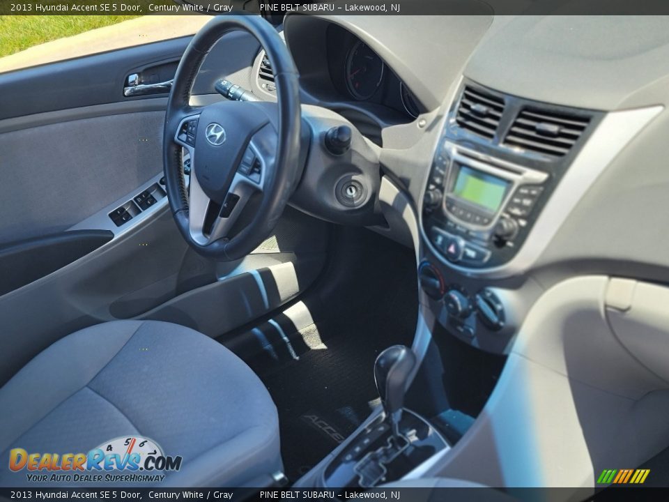 2013 Hyundai Accent SE 5 Door Century White / Gray Photo #3