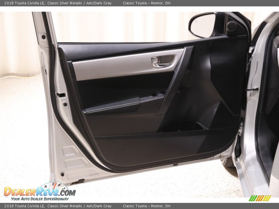 2018 Toyota Corolla LE Classic Silver Metallic / Ash/Dark Gray Photo #4