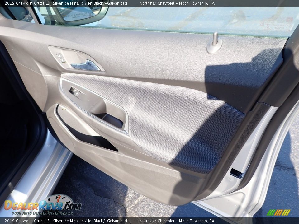 2019 Chevrolet Cruze LS Silver Ice Metallic / Jet Black/­Galvanized Photo #17