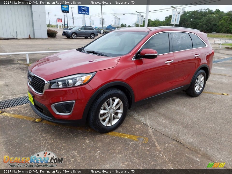 Front 3/4 View of 2017 Kia Sorento LX V6 Photo #3