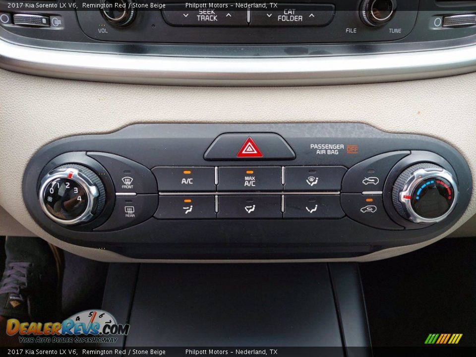 Controls of 2017 Kia Sorento LX V6 Photo #23