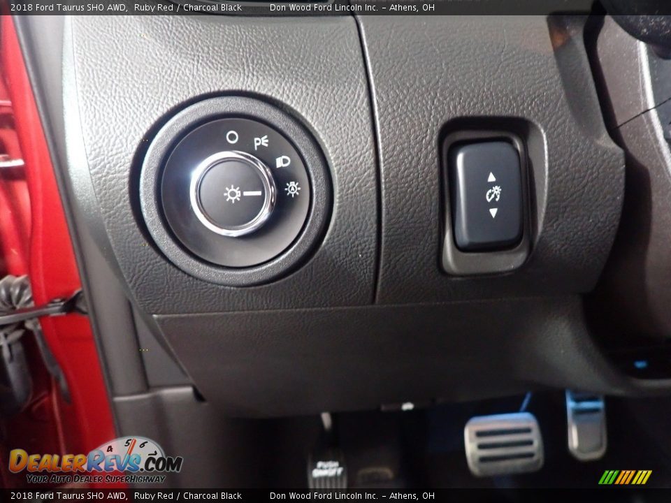 Controls of 2018 Ford Taurus SHO AWD Photo #34