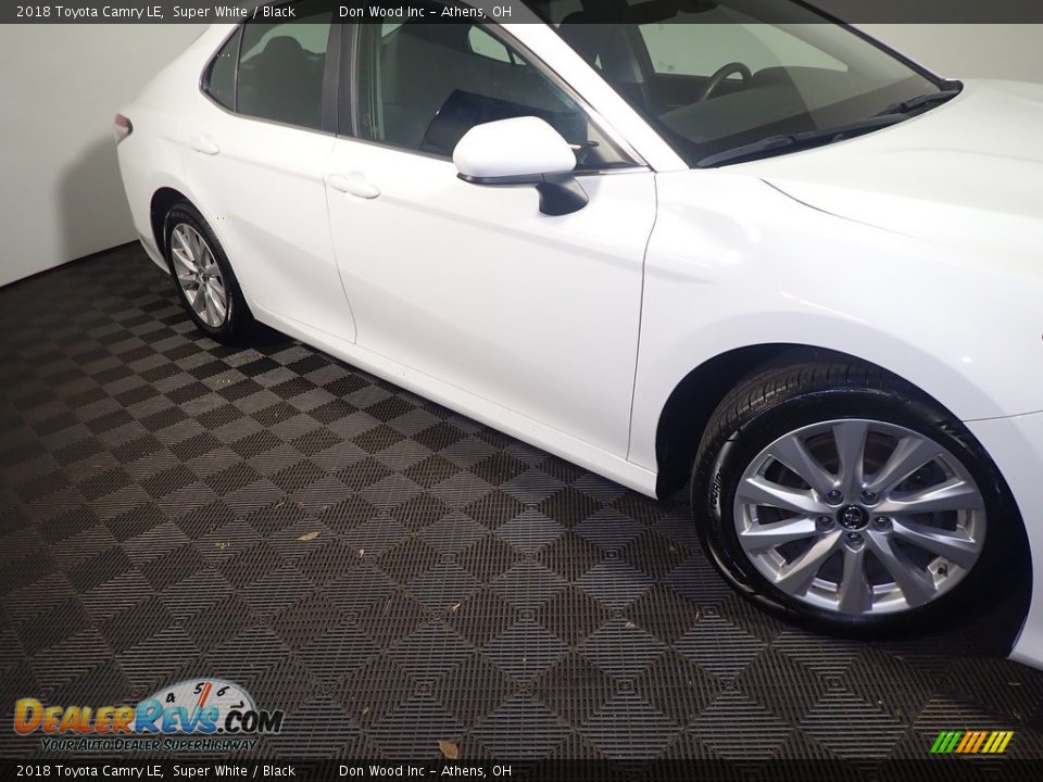 2018 Toyota Camry LE Super White / Black Photo #4
