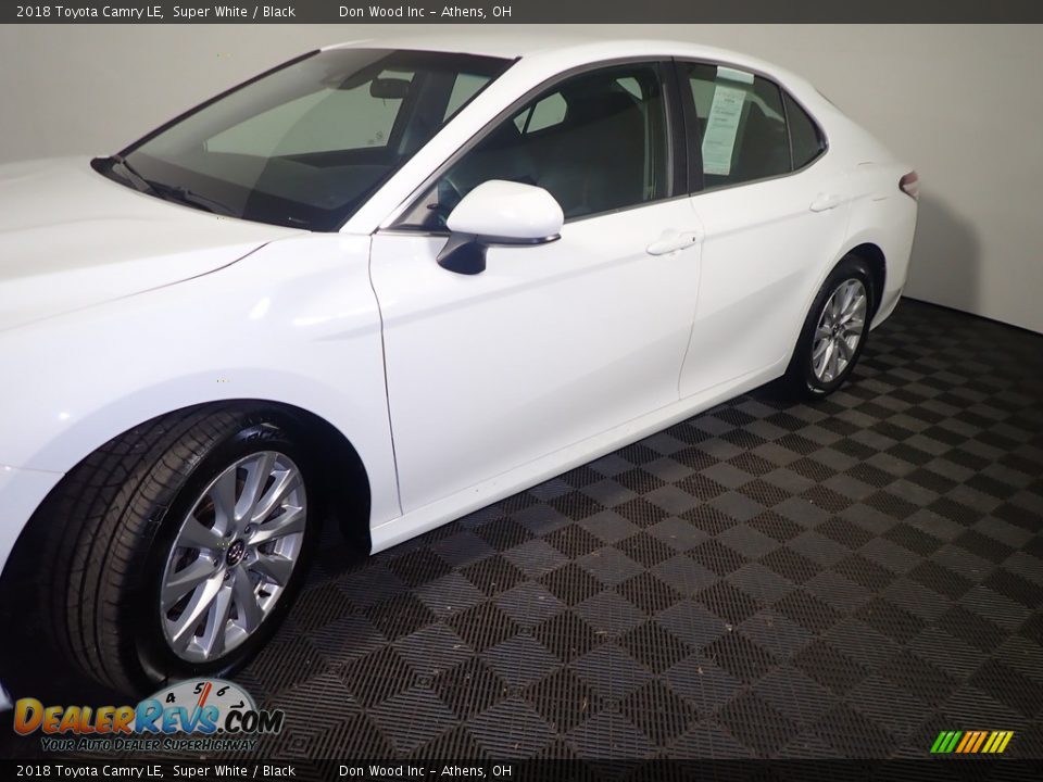 2018 Toyota Camry LE Super White / Black Photo #10