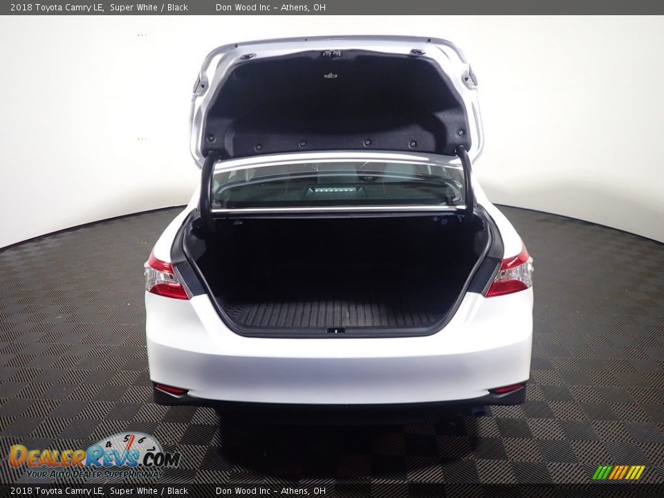 2018 Toyota Camry LE Super White / Black Photo #14