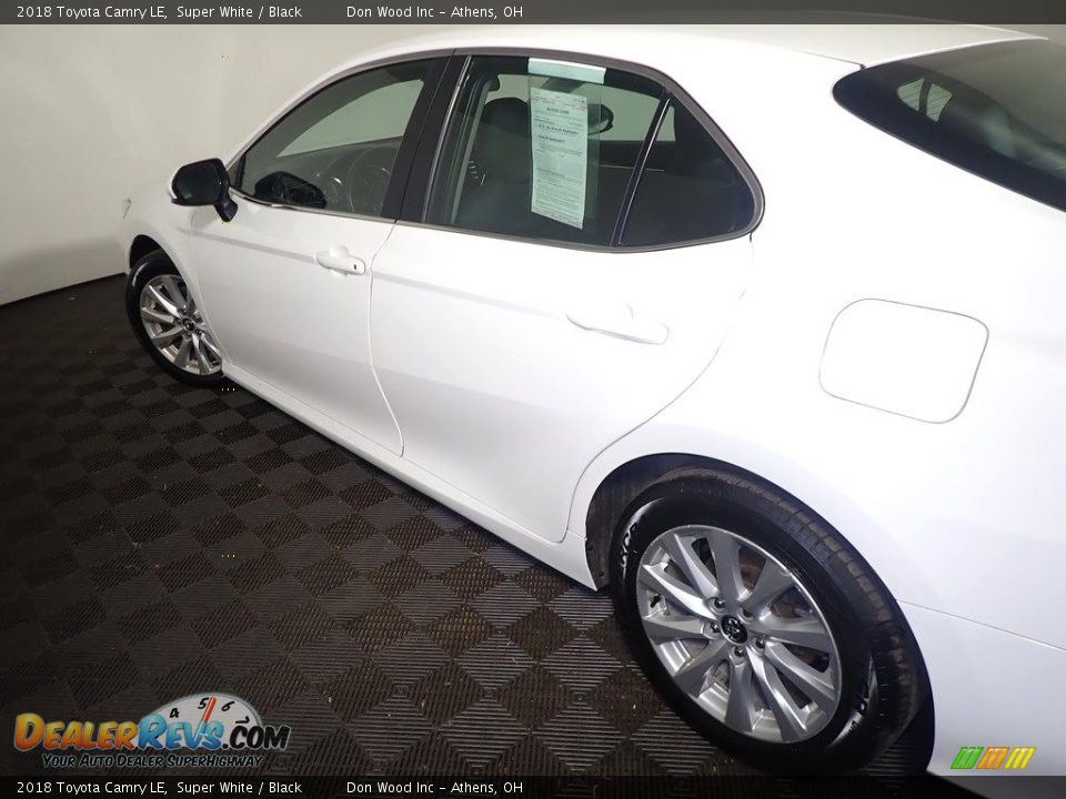 2018 Toyota Camry LE Super White / Black Photo #18