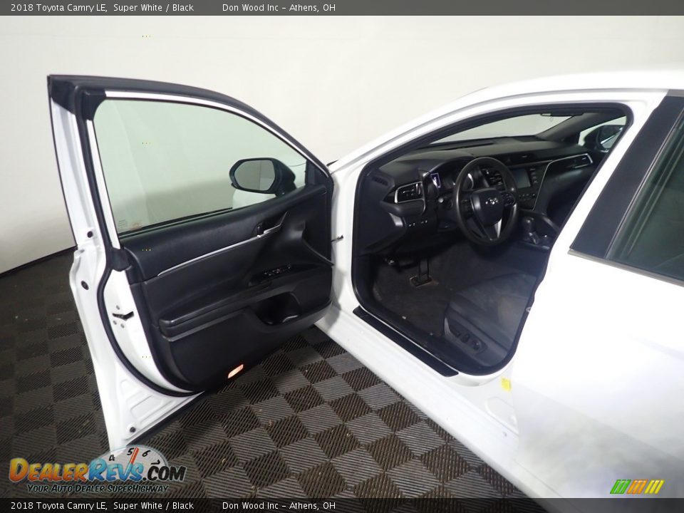 2018 Toyota Camry LE Super White / Black Photo #20