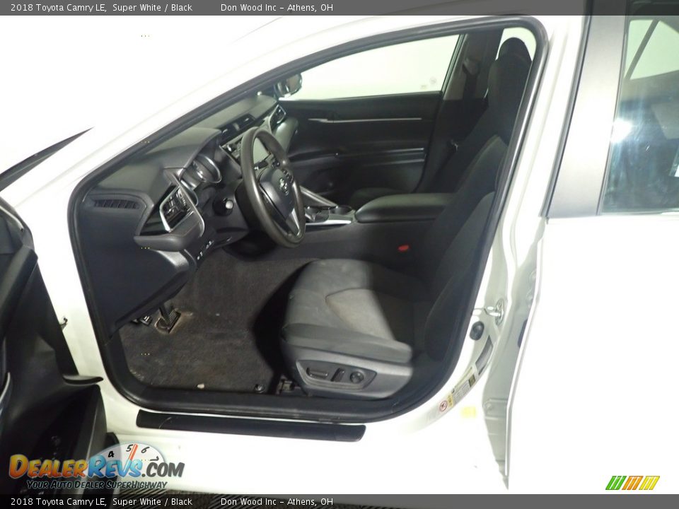 2018 Toyota Camry LE Super White / Black Photo #22