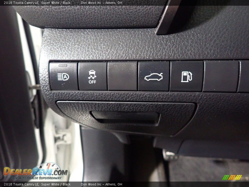 2018 Toyota Camry LE Super White / Black Photo #31