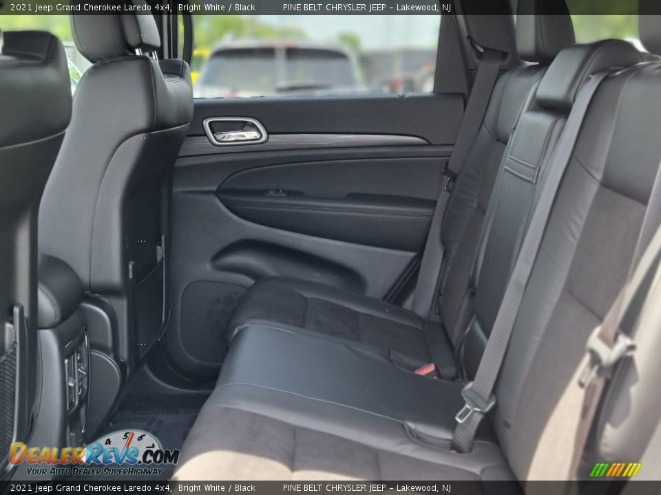 2021 Jeep Grand Cherokee Laredo 4x4 Bright White / Black Photo #9
