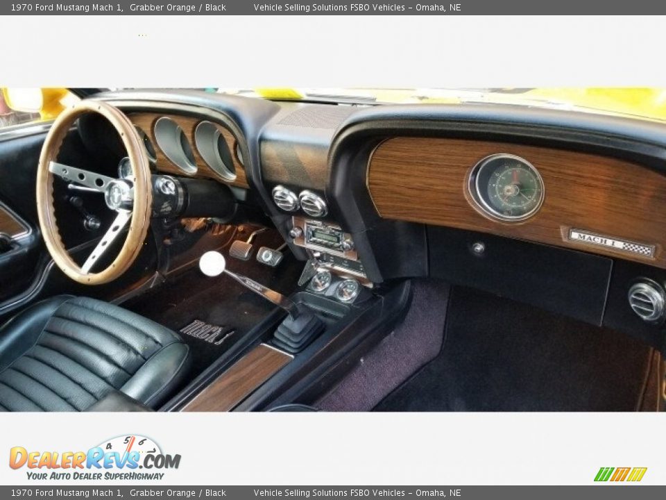 Dashboard of 1970 Ford Mustang Mach 1 Photo #8