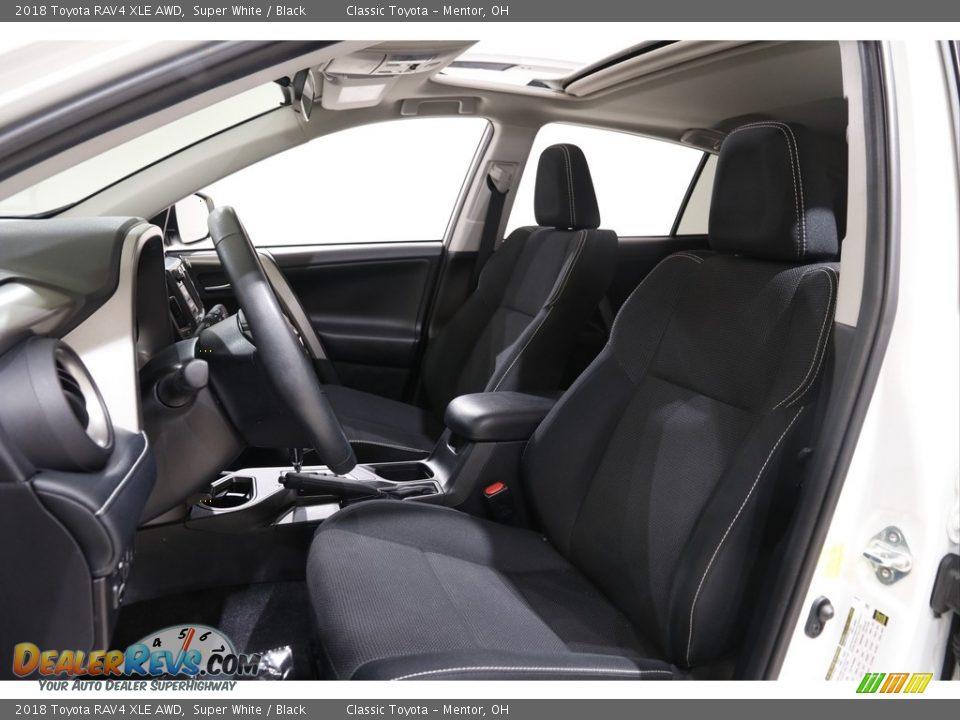 2018 Toyota RAV4 XLE AWD Super White / Black Photo #5