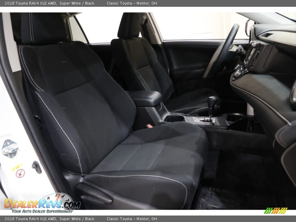 2018 Toyota RAV4 XLE AWD Super White / Black Photo #14