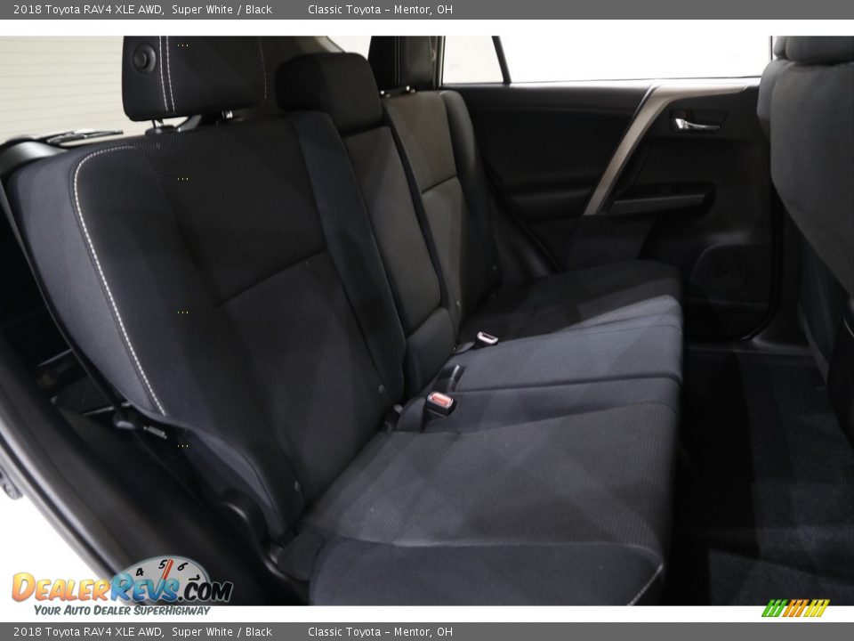 2018 Toyota RAV4 XLE AWD Super White / Black Photo #15