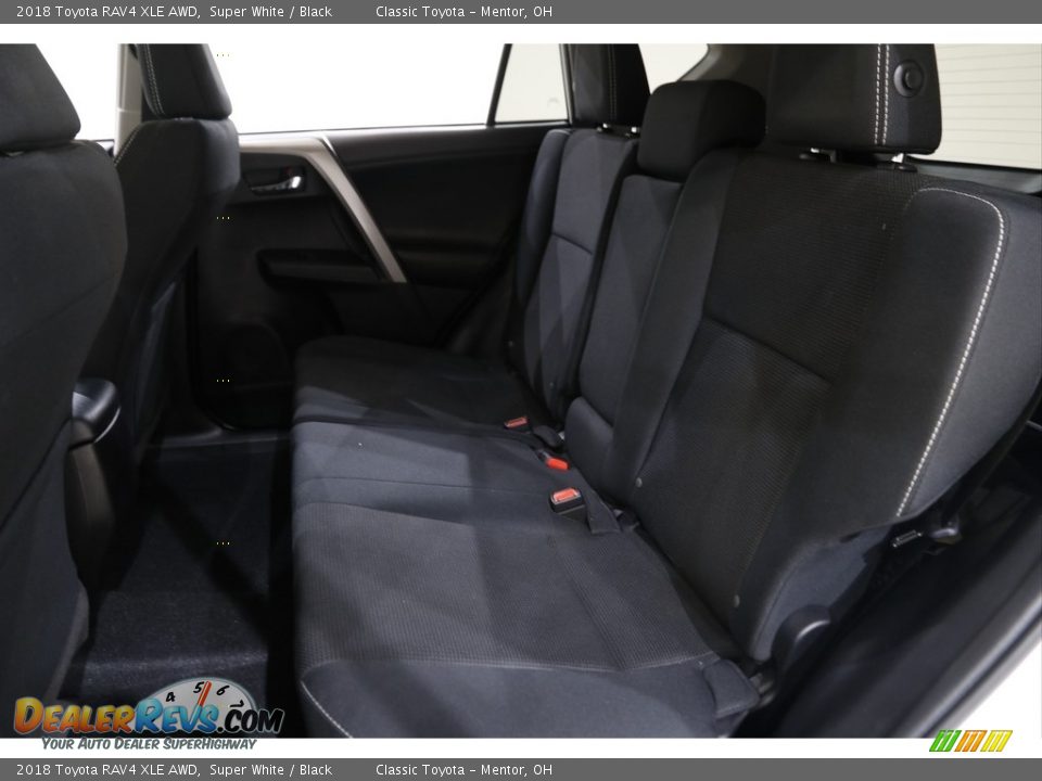 2018 Toyota RAV4 XLE AWD Super White / Black Photo #16