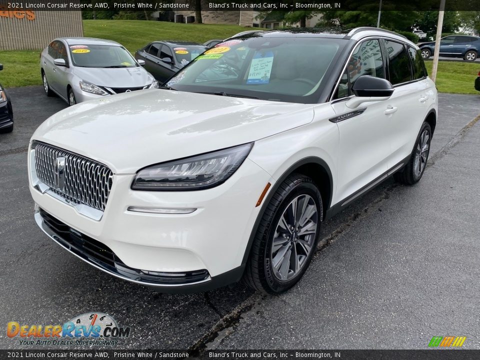 Front 3/4 View of 2021 Lincoln Corsair Reserve AWD Photo #2