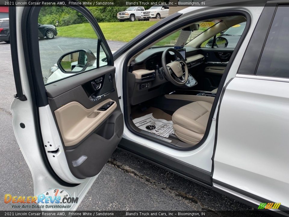 Front Seat of 2021 Lincoln Corsair Reserve AWD Photo #12