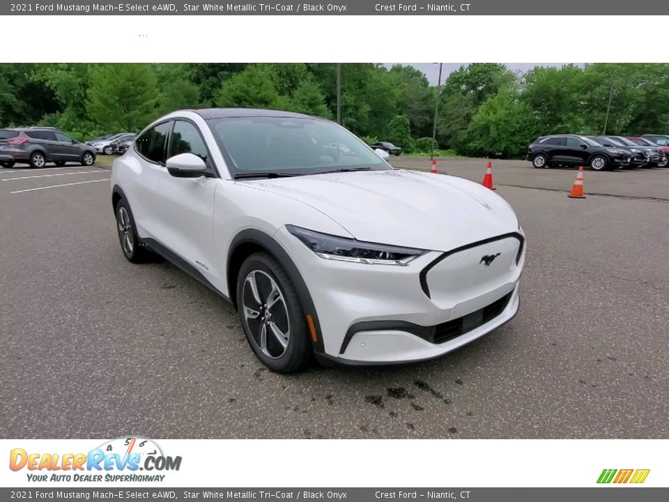 Front 3/4 View of 2021 Ford Mustang Mach-E Select eAWD Photo #1