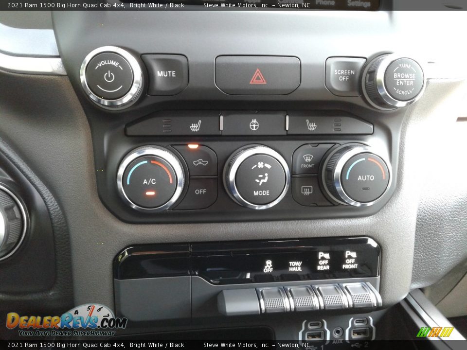 2021 Ram 1500 Big Horn Quad Cab 4x4 Bright White / Black Photo #26